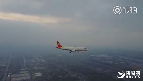 无人机近距离拍摄航班
